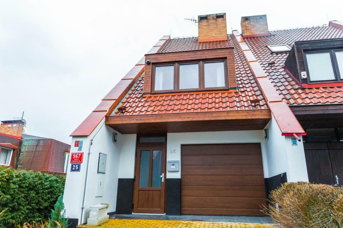 Apartment Charlie Praag Buitenkant foto